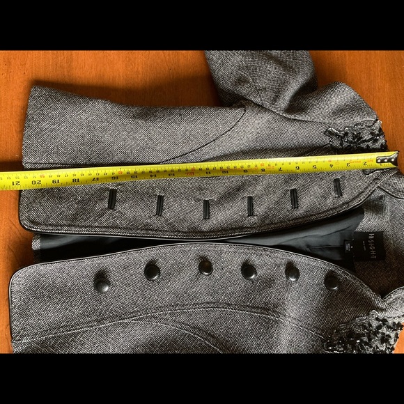 INSIGHT NEW YORK TWEED FITTED BEADED BLAZER. - Picture 7 of 9